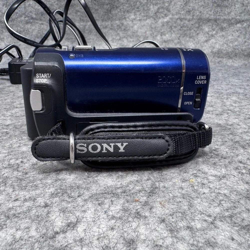 Sony Blue Camcorder Handycam DCR-SX41 8GB of Internal Memory TESTED
